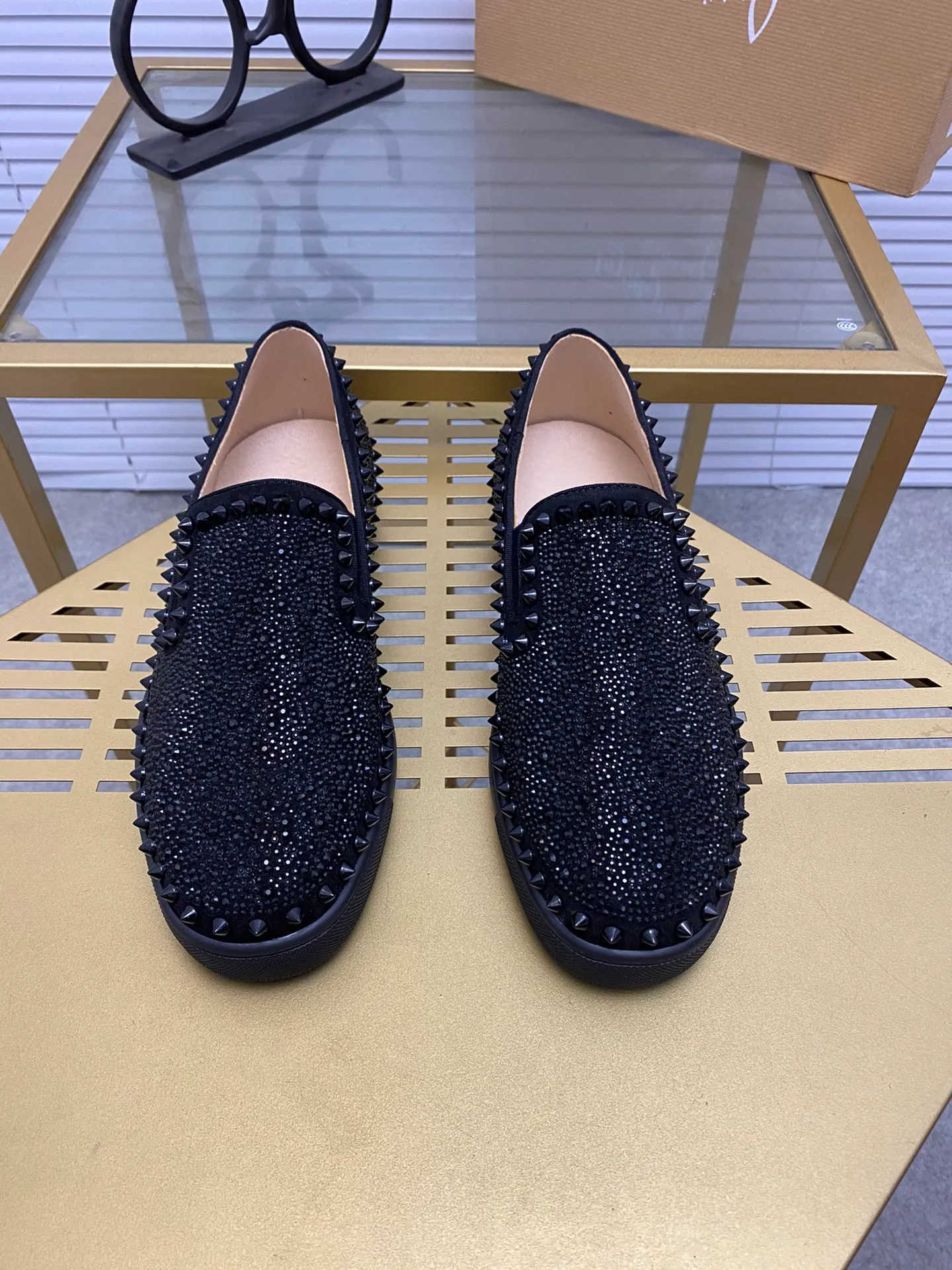 Ex-factory price 460. christian louboutin (CL red sole shoes) counter nail series, high-top casual sneakers for couples 📢 📢 📢 Exclusive hot style release 🎈🎈💪 Movable latex feet 👻 Finished outsole stitching line [satisfied] 😝Female 35-40# Male 38#-46, global supply😝 [Top version]: Original imported cowhide upper, top original leather lining, original molded TPU outsole, original 1:1 detail processing, original shoe last, large quantities in stock, rest assured as shown above